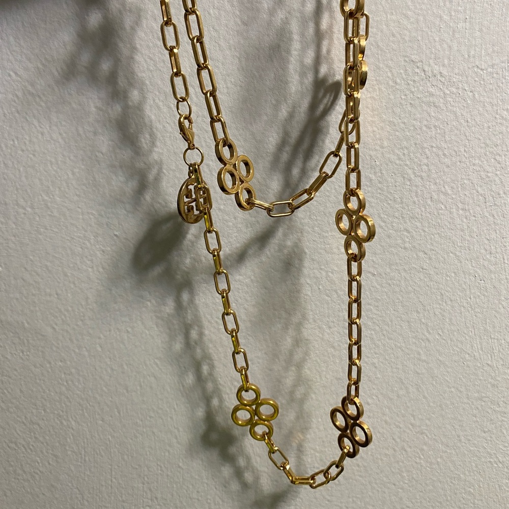 Long gold Tory Burch necklace. Never worn. Excellent condition.